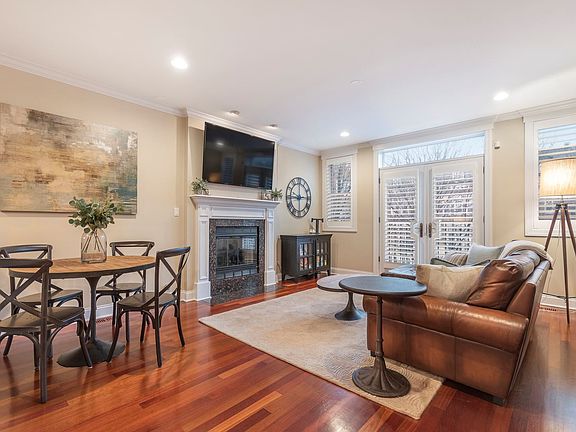 4th image of 2637 N Southport Ave #2