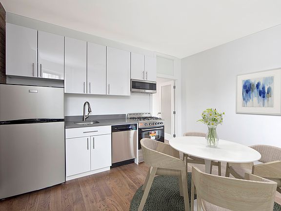 4th image of 329 E 6th St APT 15
