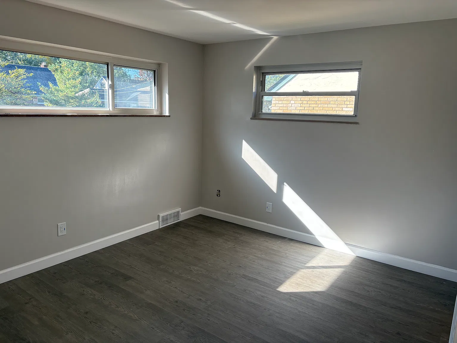 4 bed, $2,300 — Photo 1