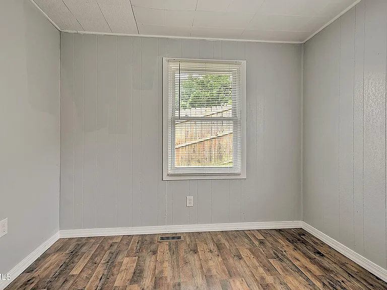 463 Manville Rd — Photo 18
