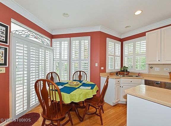 5th image of 2428 Pinecrest Ln
