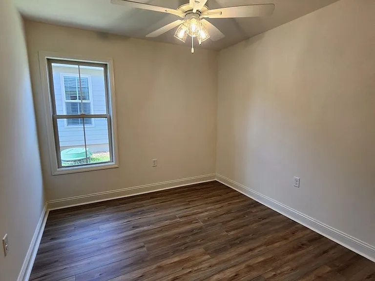 4049 Collier Ln — Photo 8