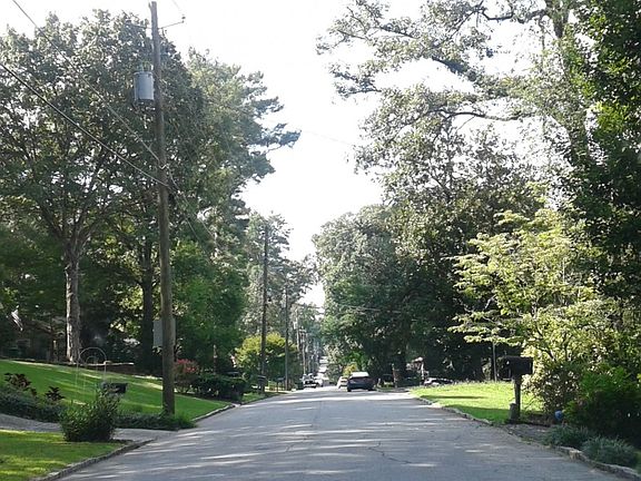 3rd image of 2914 Parkridge Dr