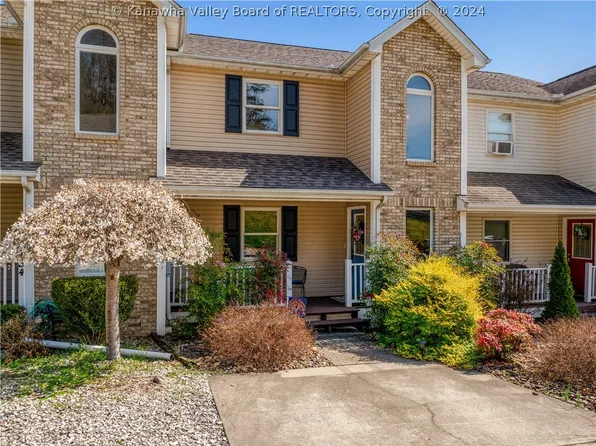 32 Deer Valley Dr, Hurricane, WV 25526