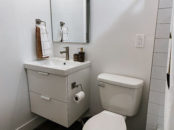 2nd image of 2531 W Girard Ave #1