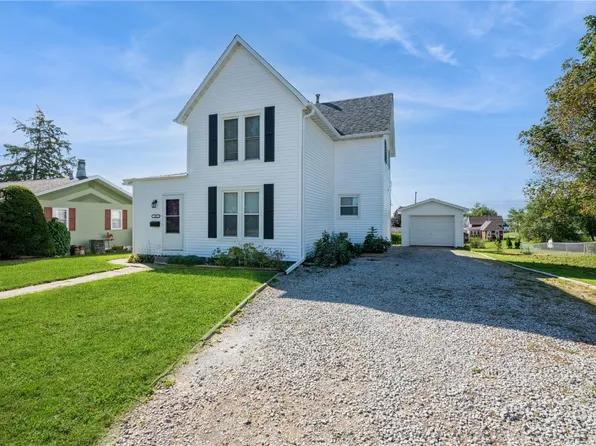 507 17th St, Belle Plaine, IA 52208