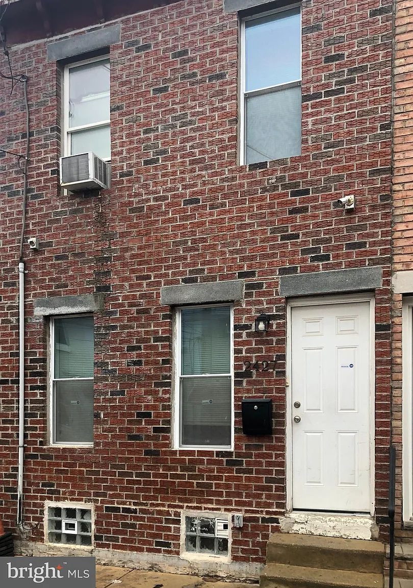 2427 W Seybert St photo 1