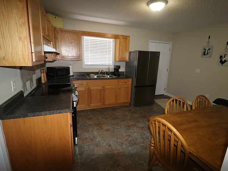 295 Monroe St — Photo 8