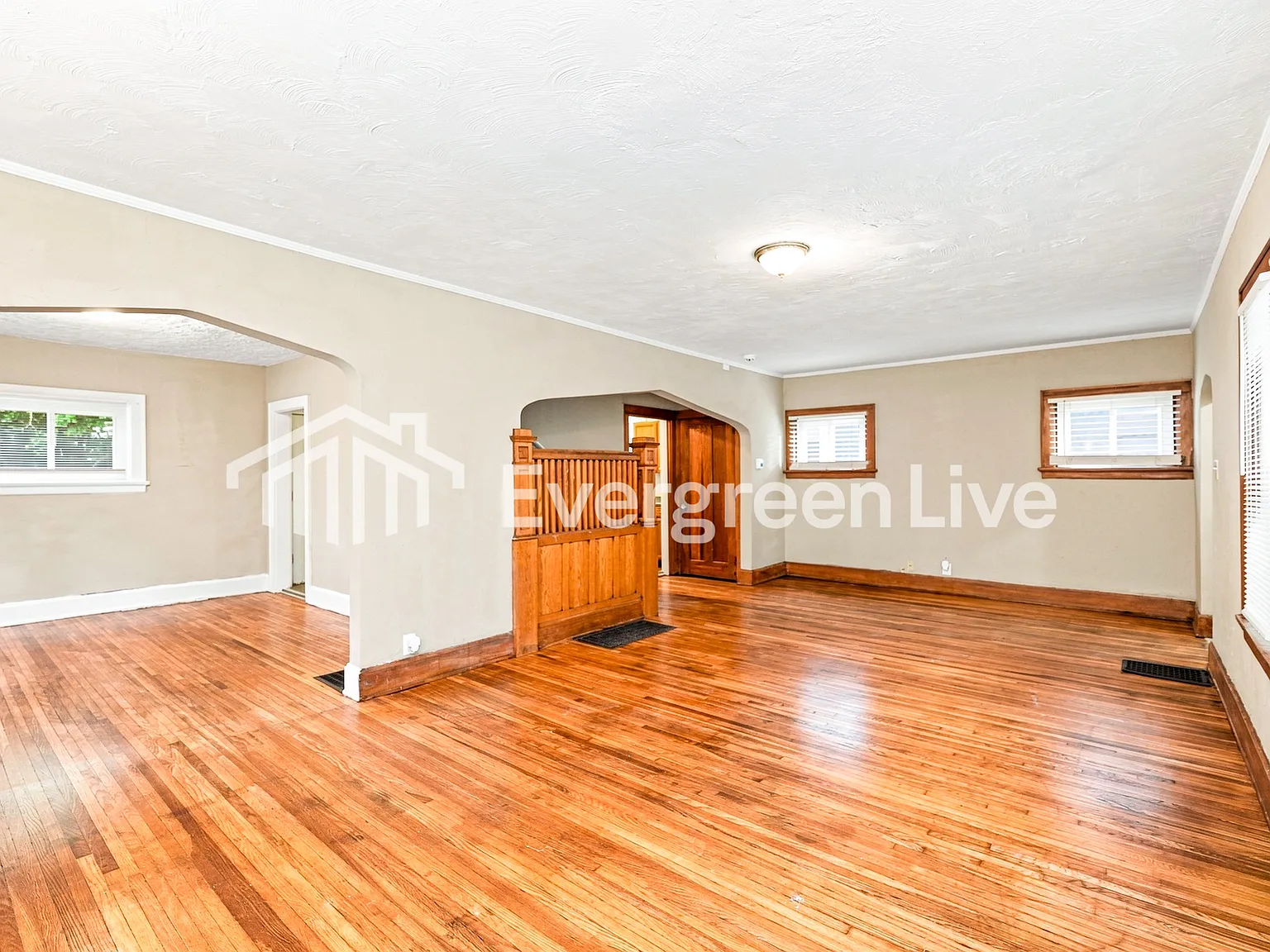 3 bed, 1.0 bath, 1380 sqft, $1,745 — Photo 3