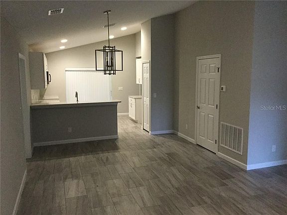 5th image of 609 Sarita St