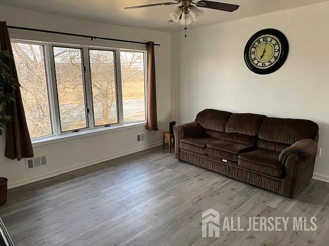 5 bed, 3.0 bath, 1908 sqft, $4,500 — Photo 3