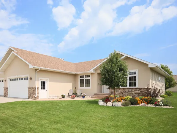 1612 Norwood Dr, Aberdeen, SD 57401