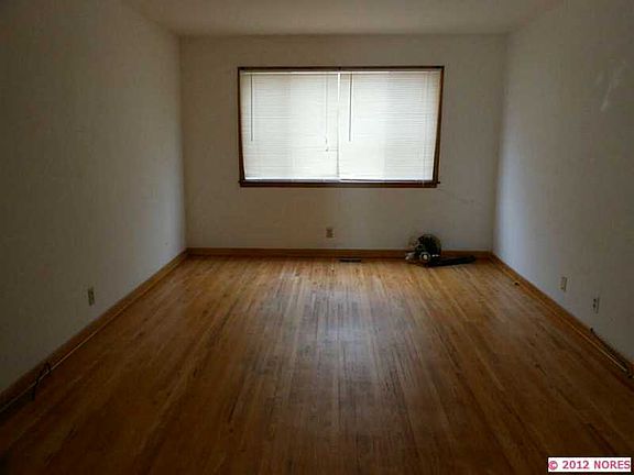 3rd image of 804 N Dogwood St