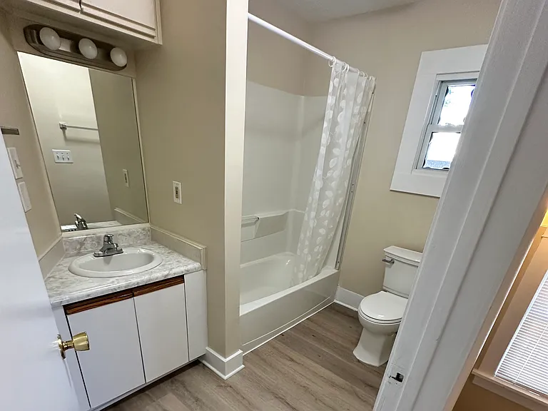 2411 Lynn St — Photo 14