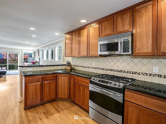 3rd image of 1022 Taylor Avenue N #B