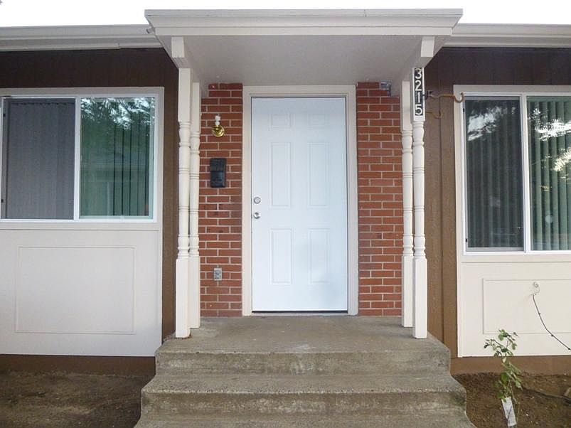1st image of 3215 Grand Blvd