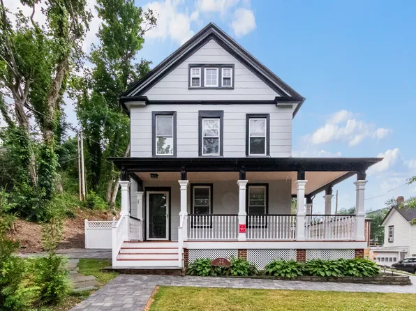 22 Town Path #1, Glen Cove, NY 11542