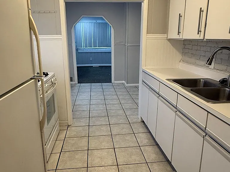 25202 Firwood Ave — Photo 10