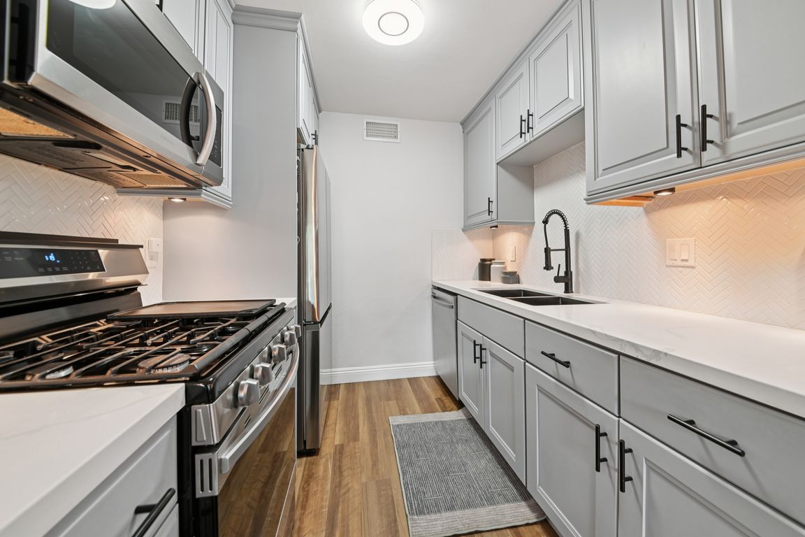 next background image