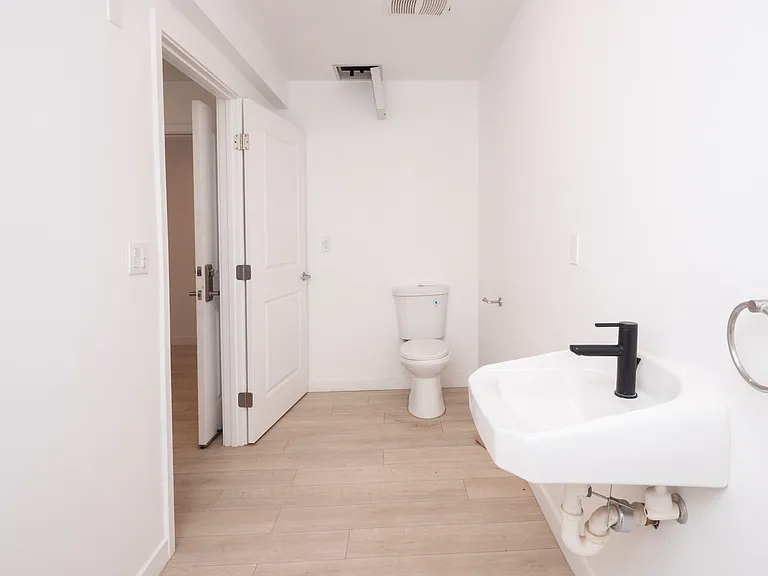 2341 Sheridan St #1 — Photo 3