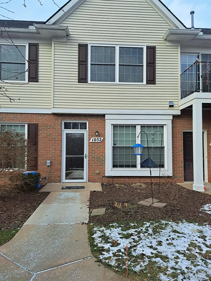1052 Shiawassee Cir photo 1