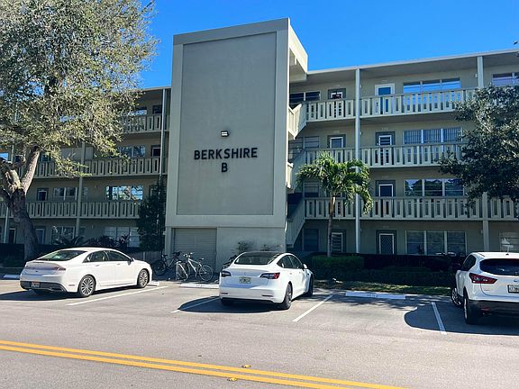 3rd image of 2036 Berkshire B