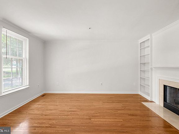 4th image of 215 Firehouse Ln