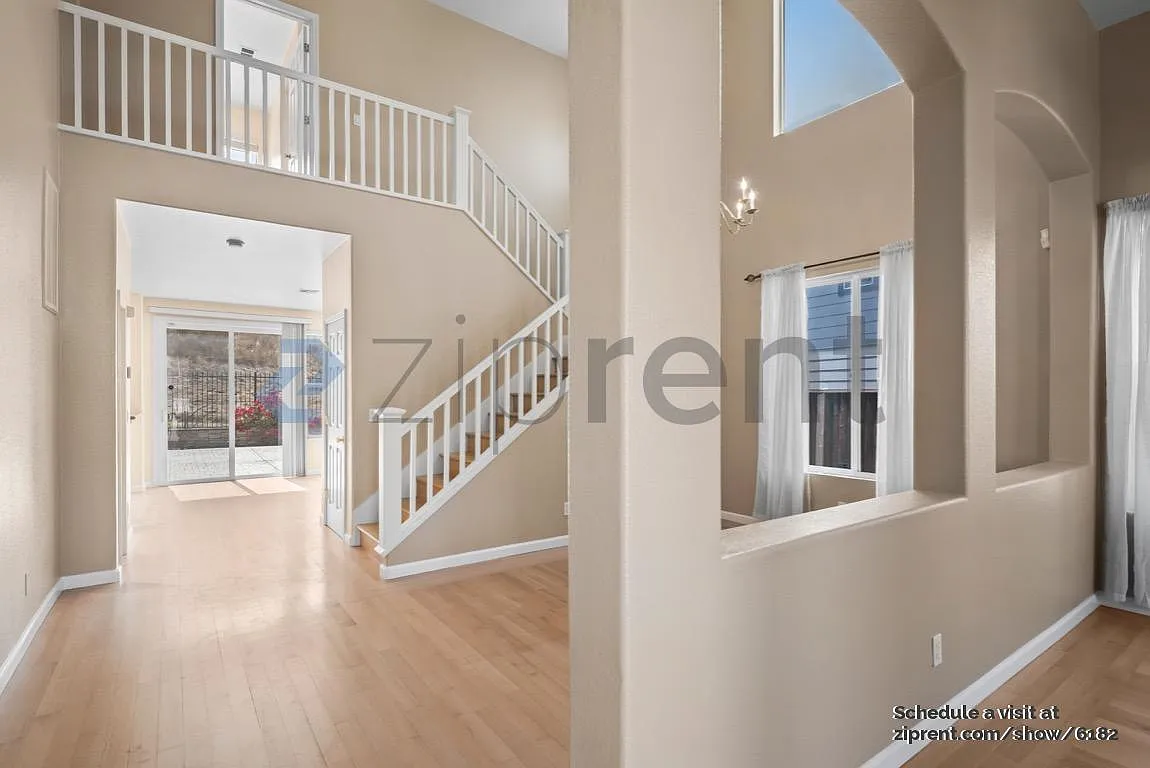 3 bed, 2.5 bath, 2197 sqft, $4,900 — Photo 4