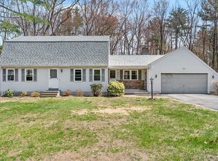 8 Jeanne Cir, Southampton, MA 01073