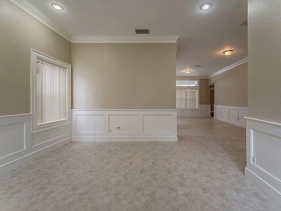 5th image of 757 Tanglewood Circle