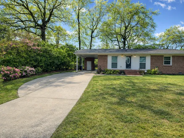 1278 Fort Dr, Hanahan, SC 29410