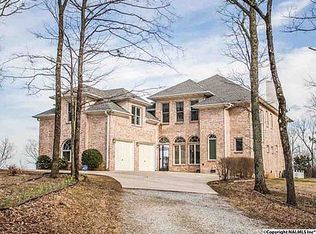 933 Blowing Cave Rd, Gurley, AL 35748