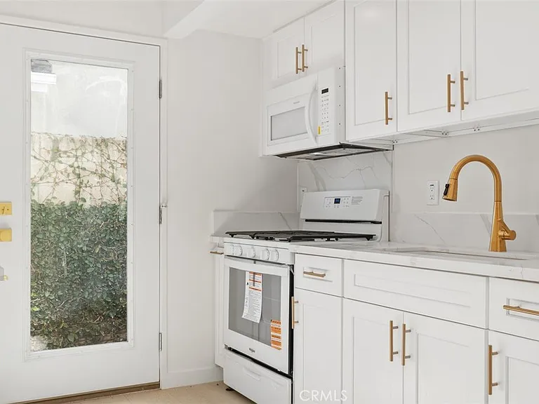 3926 Acacia St — Photo 4