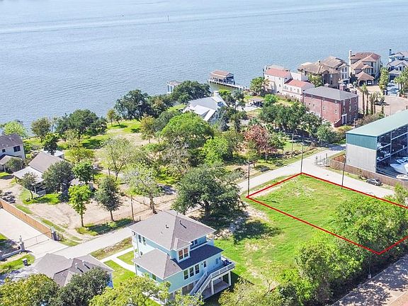 2nd image of 2934 Seargent Street