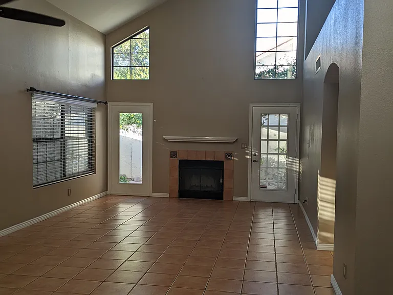 1904 E Rhea Rd — Photo 2