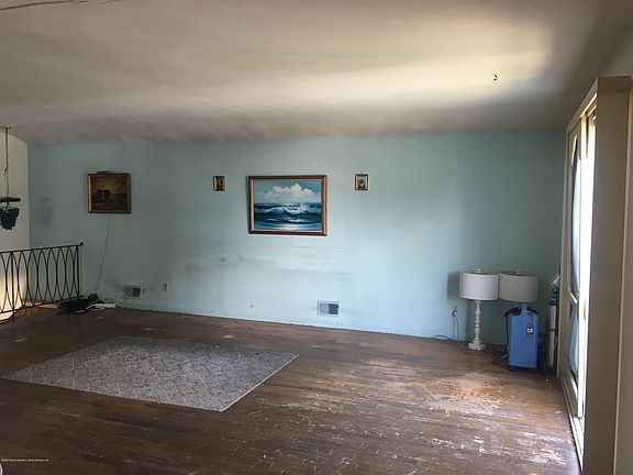 4th image of 50 Ashland Ave E