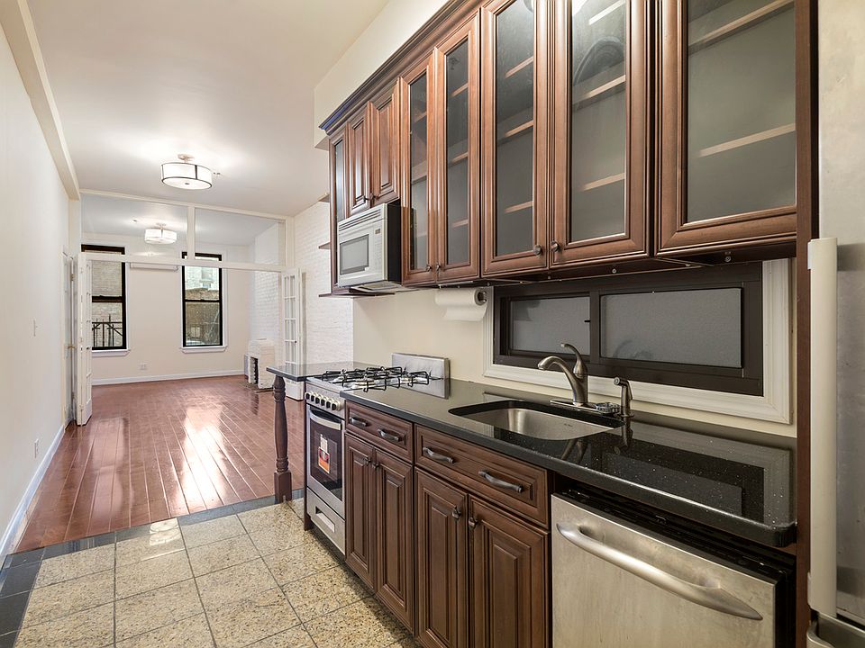 1st image of 661 Washington St APT 2RS