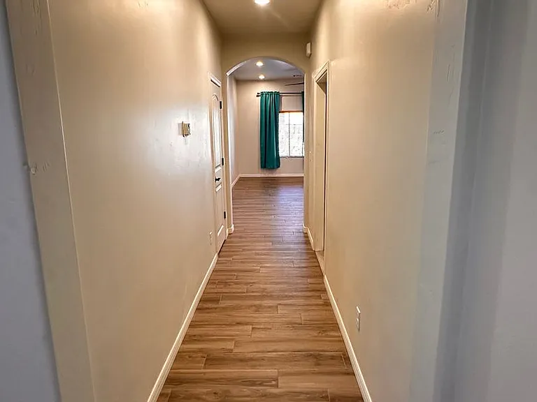 118 Scotland Ct — Photo 12