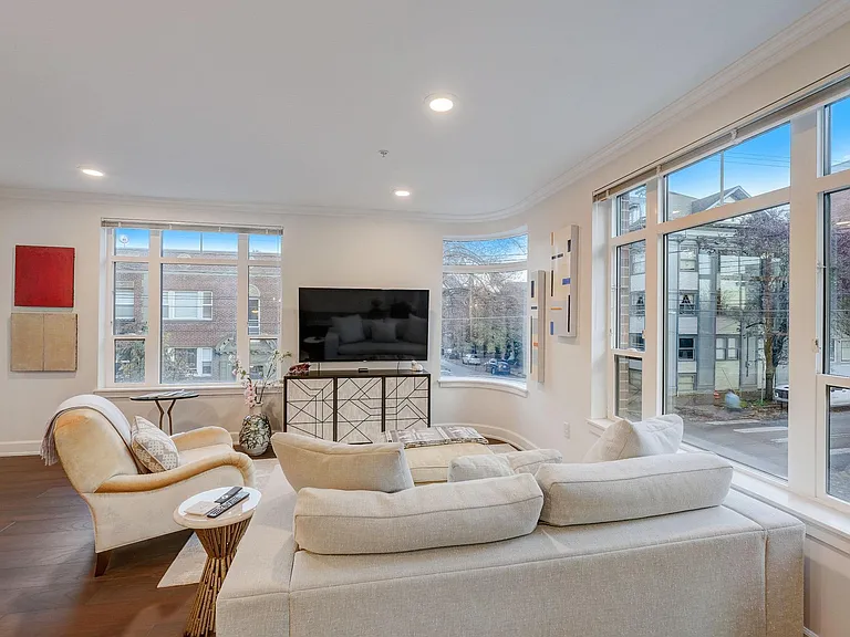 21 Astor — Photo 12