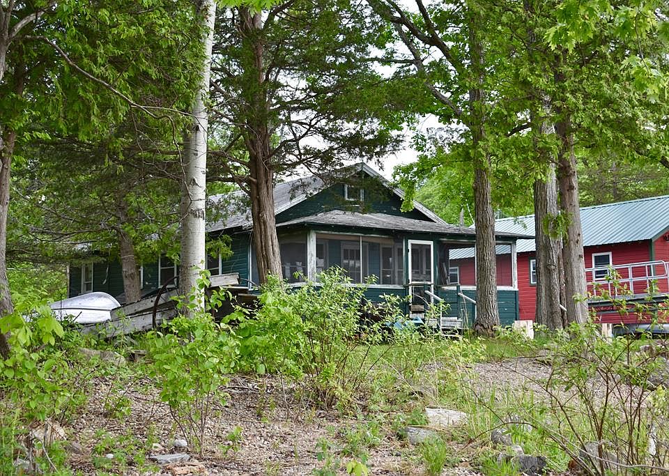 1st image of 269 Corlear Dr