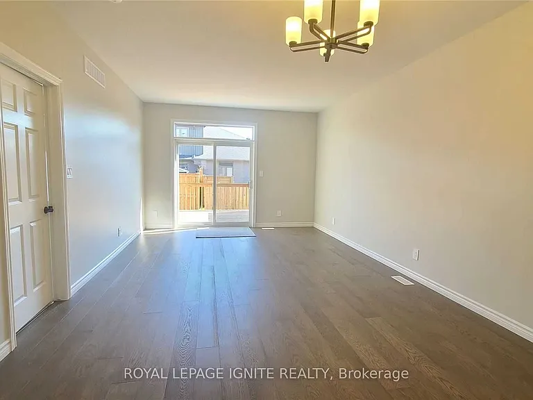 98 Athabaska Dr — Photo 5