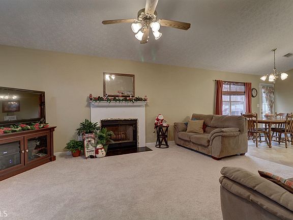 2nd image of 204 Ashton Ct