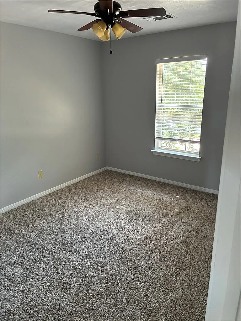 3 bed, 2.5 bath, 6192 sqft, $1,200 — Photo 3