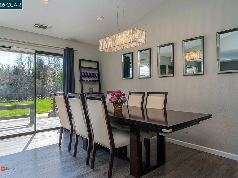 2904 Canterbury Cir — Photo 19