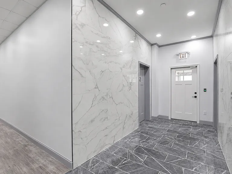 114 N Franklin St — Photo 2