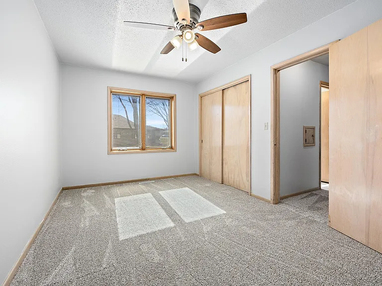 1405 E Rushmore Dr — Photo 6