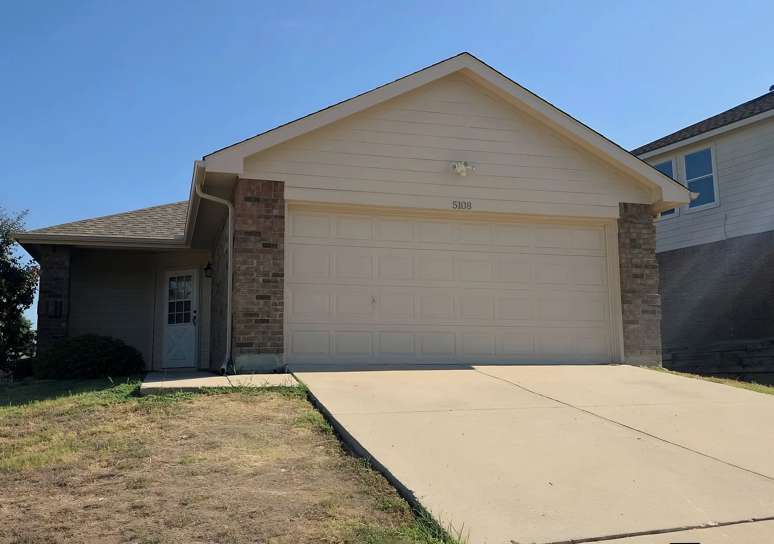 Priced For A Quick Move In For A Limited Time — Photo 1