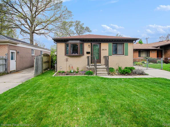 28019 Grant St, Saint Clair Shores, MI 48081