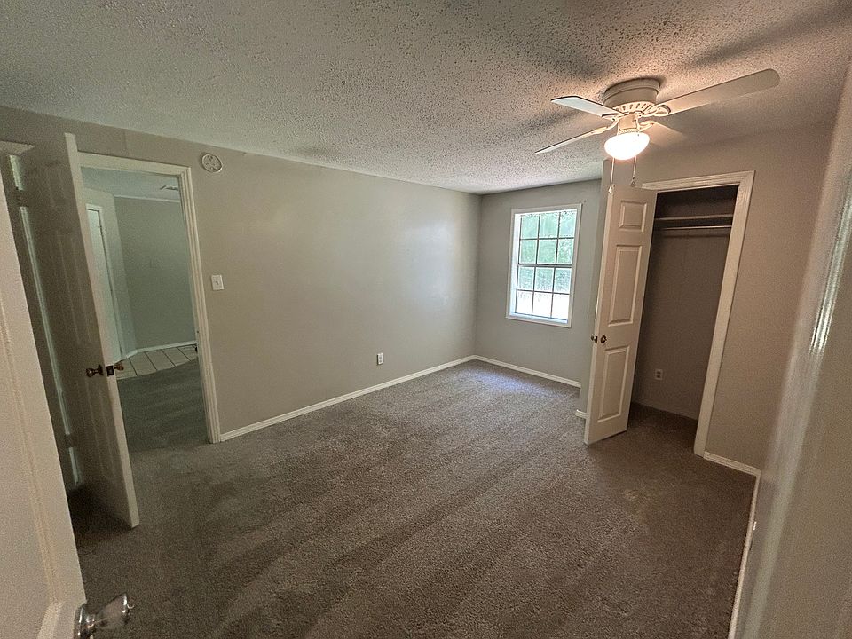Middle Bedroom