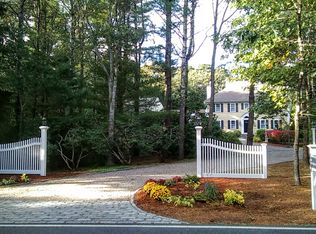 608 Old Post Rd, Cotuit, MA 02635